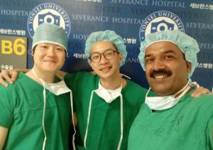 Dr. Rakesh Dhupia Jain with two surgeons, showcasing their professional camaraderie.